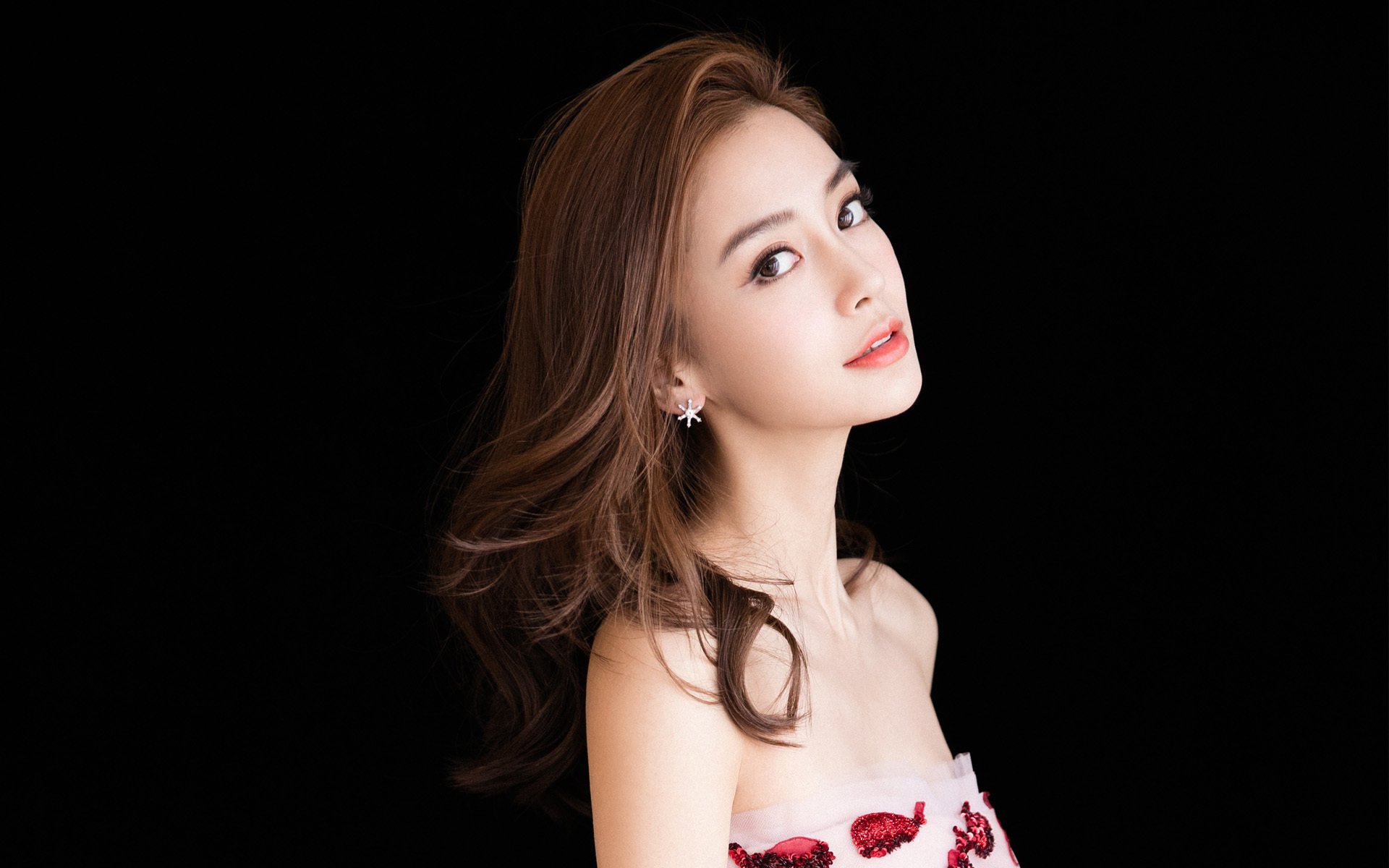 华体会在线下载-沙尔克零封对手后防组合表现稳定，沙尔克04ds