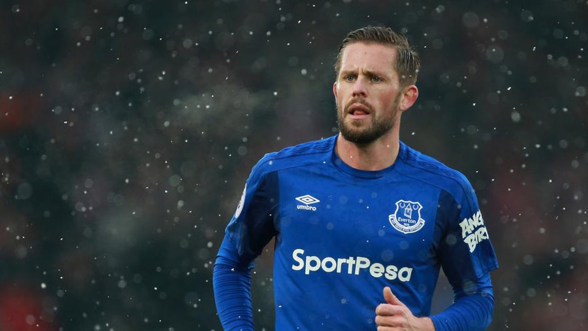 主教练部署三中卫阵型形成后场铁桶阵有效限制对手传控,三中卫阵型最怕什么