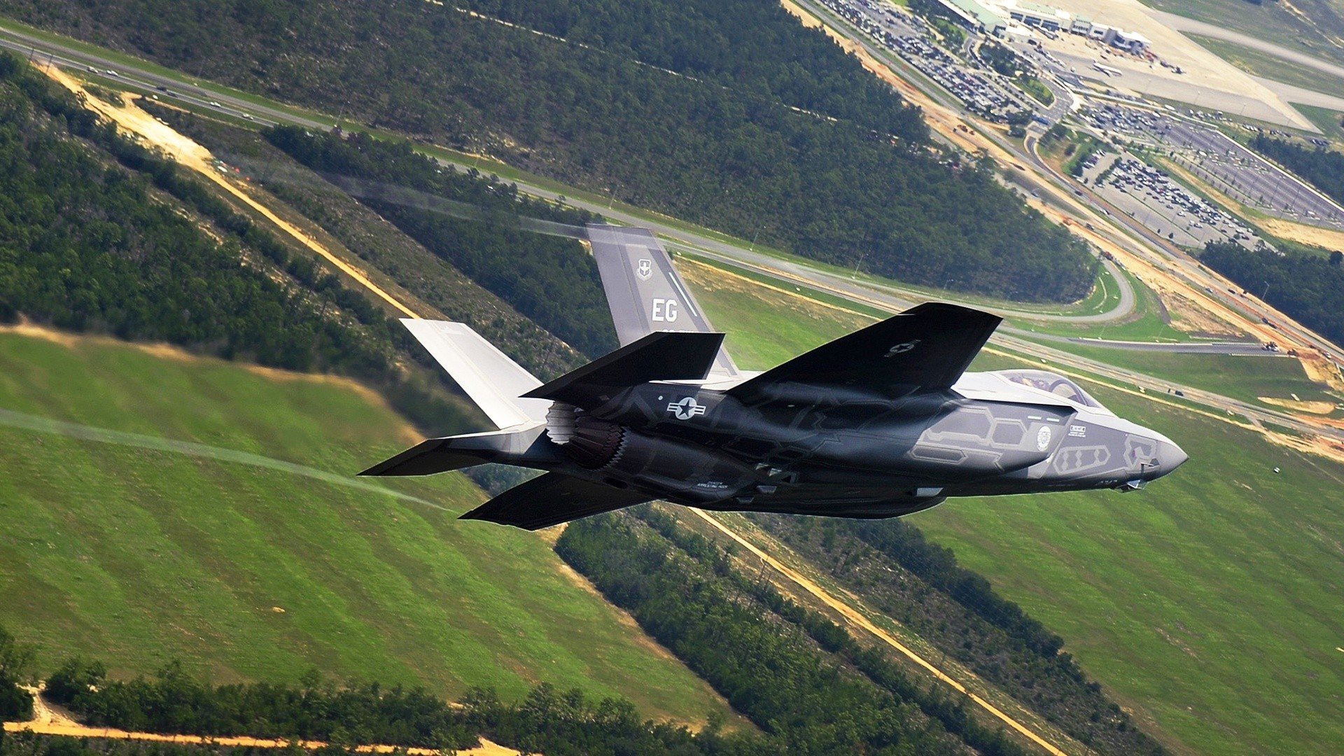 斯滕伯根决赛中段加速领跑赛道,斯腾伯格图片